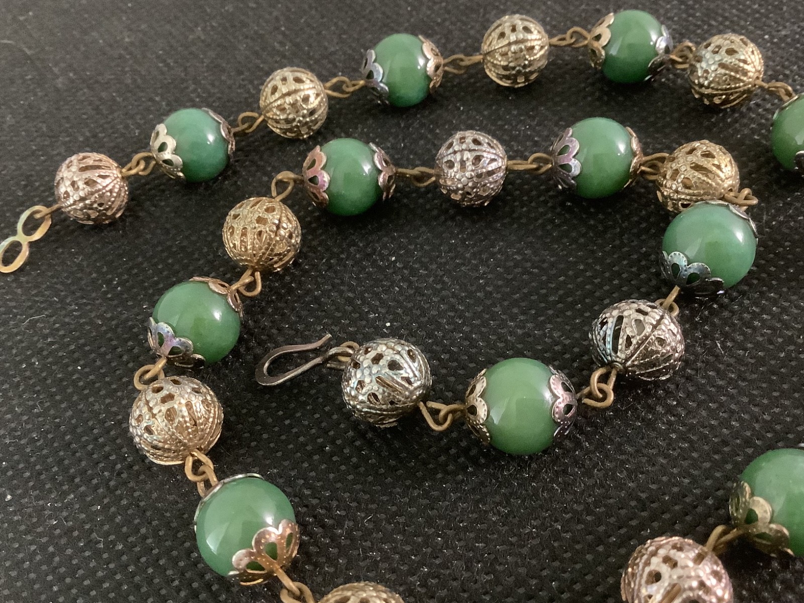 Vintage Art Deco vivid green Jade station beaded necklace 18″