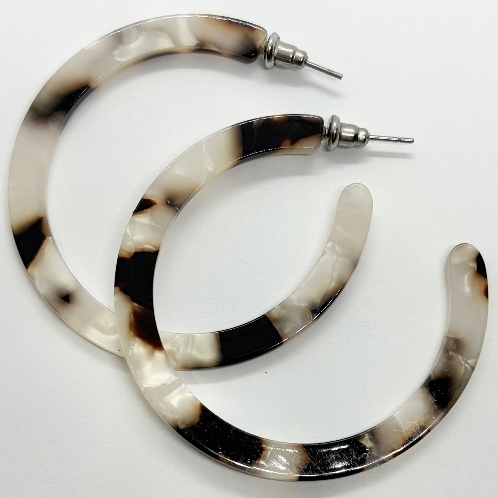 Vtg Brown White Large Resin Hoop Statement Earrings Round Post Mottled Marbled
