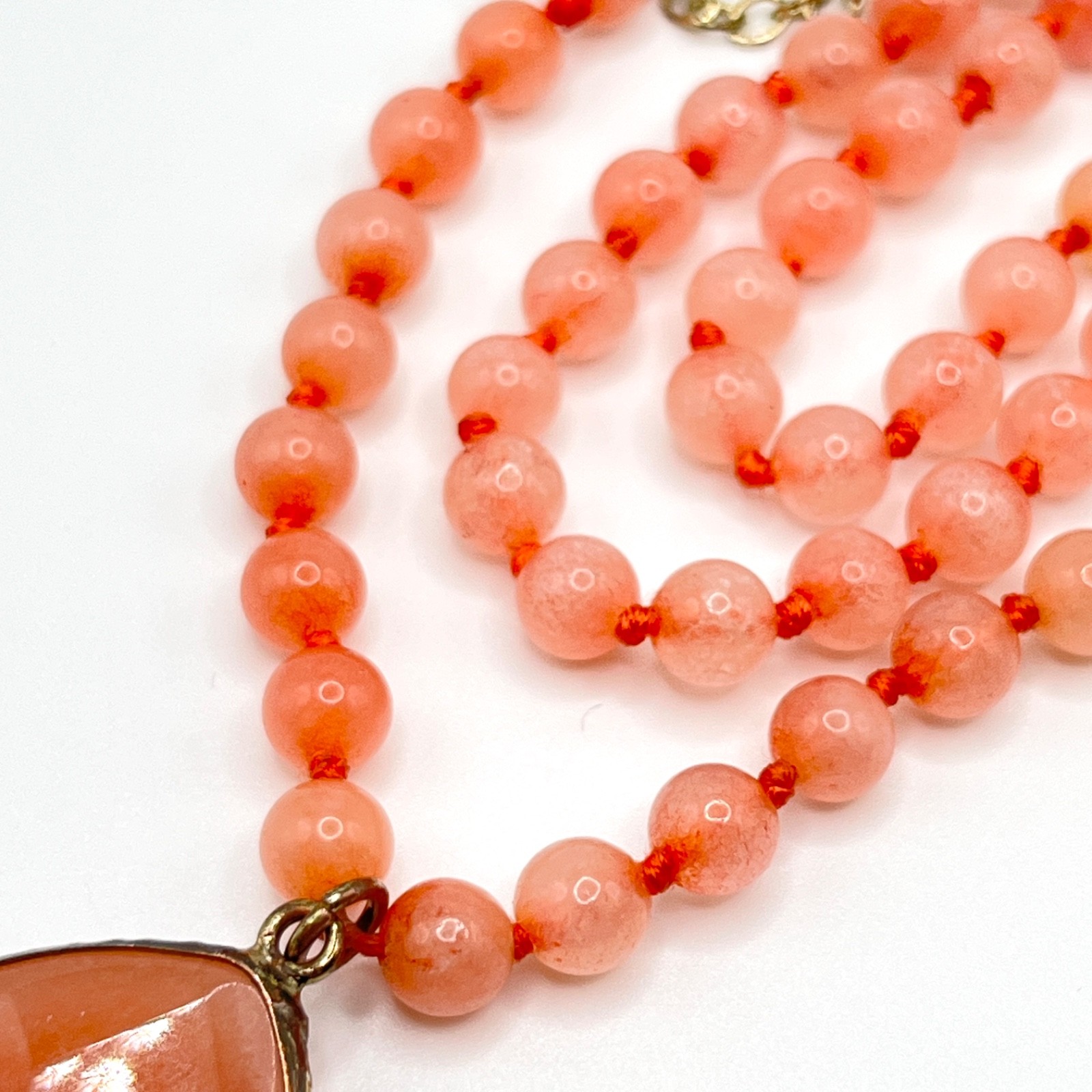 Vintage Orange Pink Stone Layered Knotted Bead Necklace w/ Faceted Pendant 21″