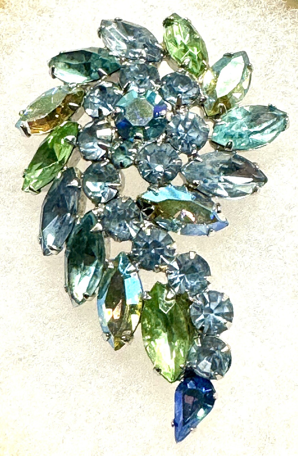 Beautiful Vintage Weiss Rhinestone Brooch Silver Tone almost 3” Long By 2” Wide