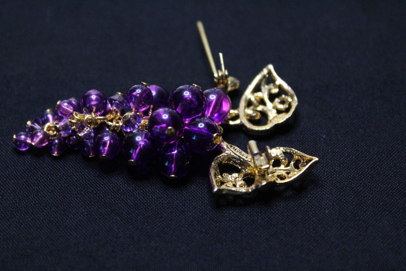 Vintage Avon Grape Cluster Brooch Pin Purple Beads Gold Tone Filigree Leaves