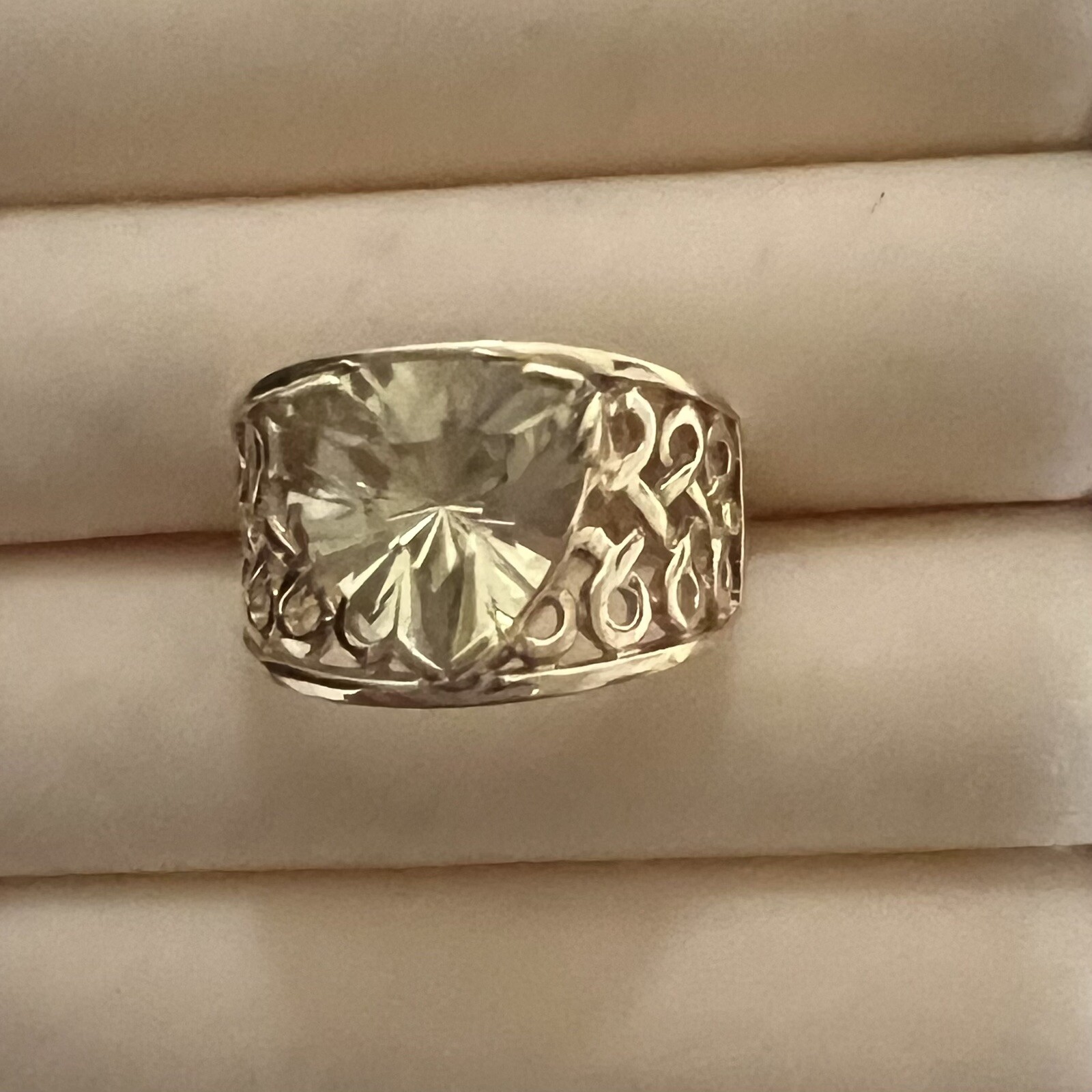 Vintage 14 Karat Yellow Gold Celtic Knot Natural Golden Beryl Ring Size 8.25