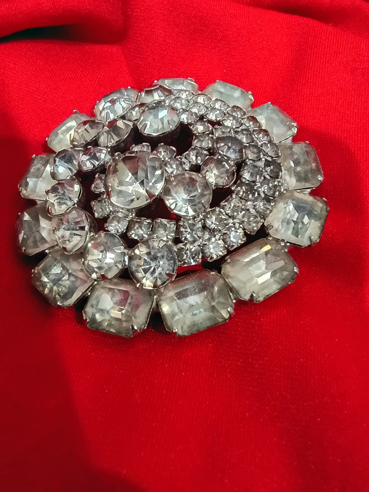 Vintage Unsigned Brooch Clear Round and Emerald Cut Prong Set Rhinestones
