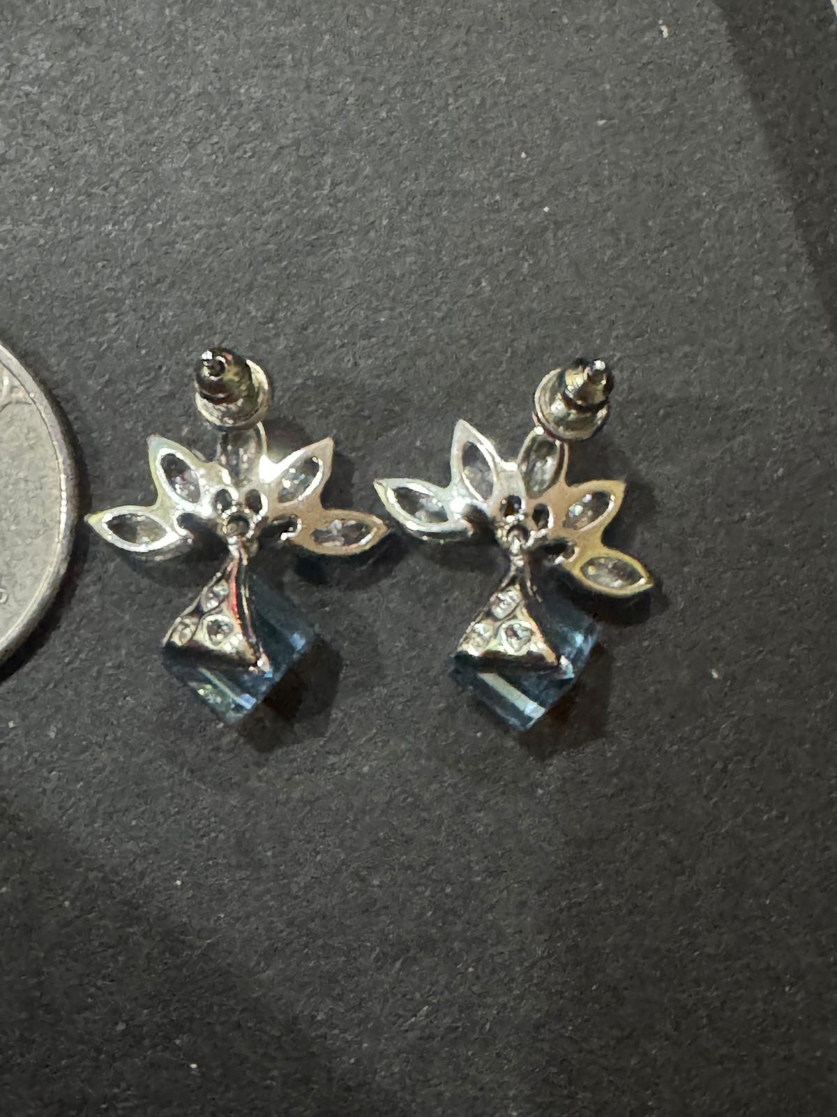 Beautiful Vintage Aquamarine Center CZ Cubic Zirconia Silver Tone Stud Earrings