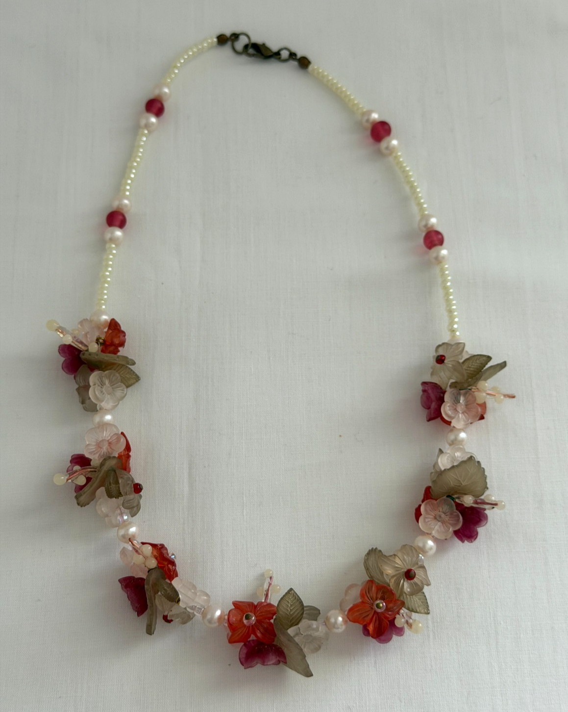 Vintage faux pearl bead plastic flowers leaves Necklace lightweight