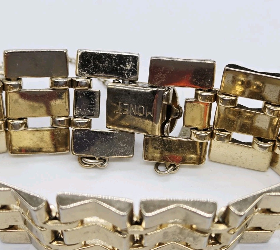 Monet Bracelet Wide Link pale Gold tone Couture Retro Vintage 7.25 in