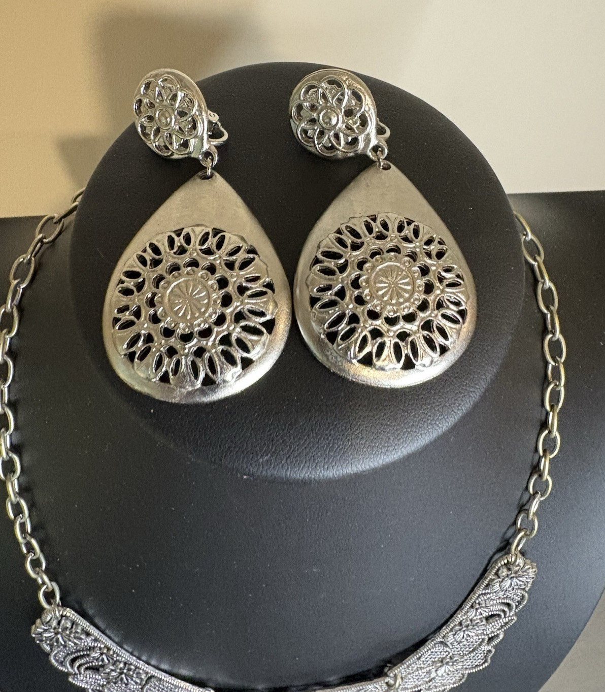 Silver Tone 10″ Vintage Adjustable Necklace & Clip On Earrings Glam Goth