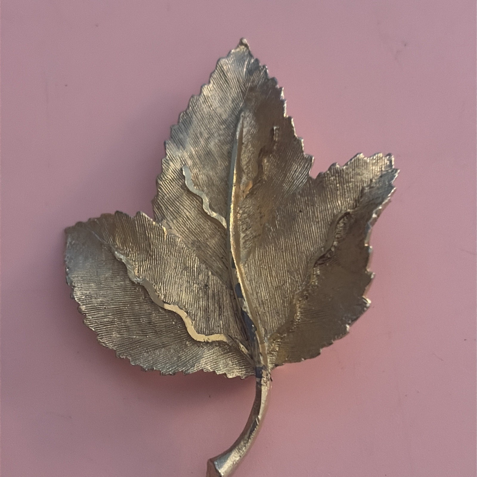 Signed Vintage BSK Leaf Brooch in gold tone, 2 x 1.5 inches. Lovely!