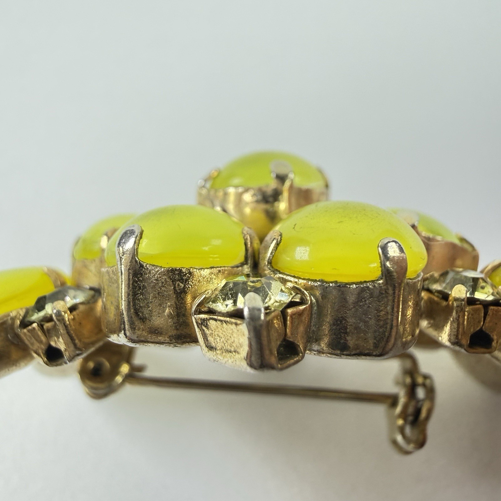 Vtg Lime Green Moonglow Cabochon Rhinestone Brooch Atomic MCM Gold Tone