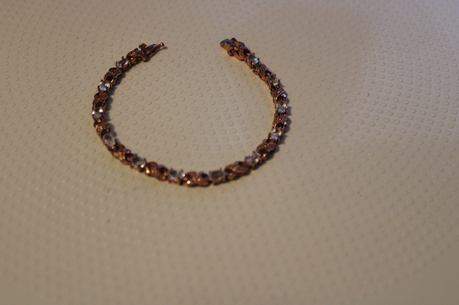 Vintage Women’s Copper Tone Bracelet with Rhinestones 8″ Diameter, Locking Clasp