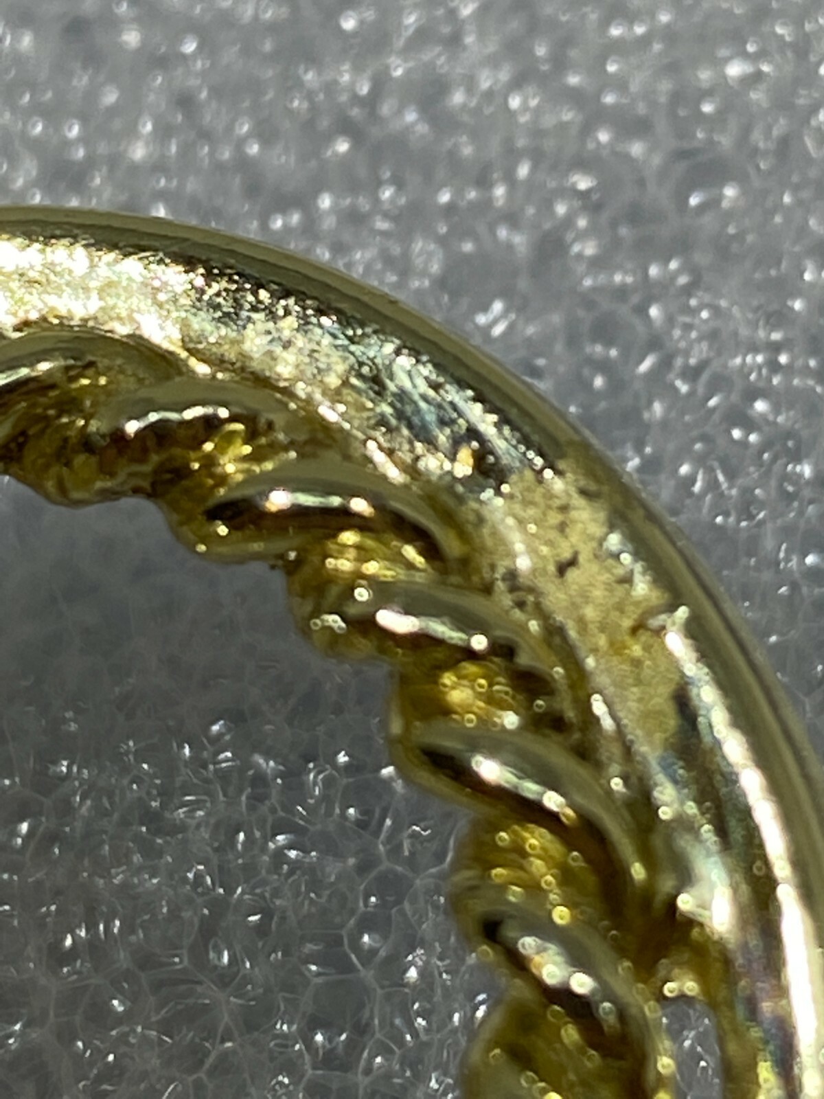 Vtg Clear Glass Rhinestone Gold Tone Loopy Rope Texture & Smooth Curl Brooch Pin