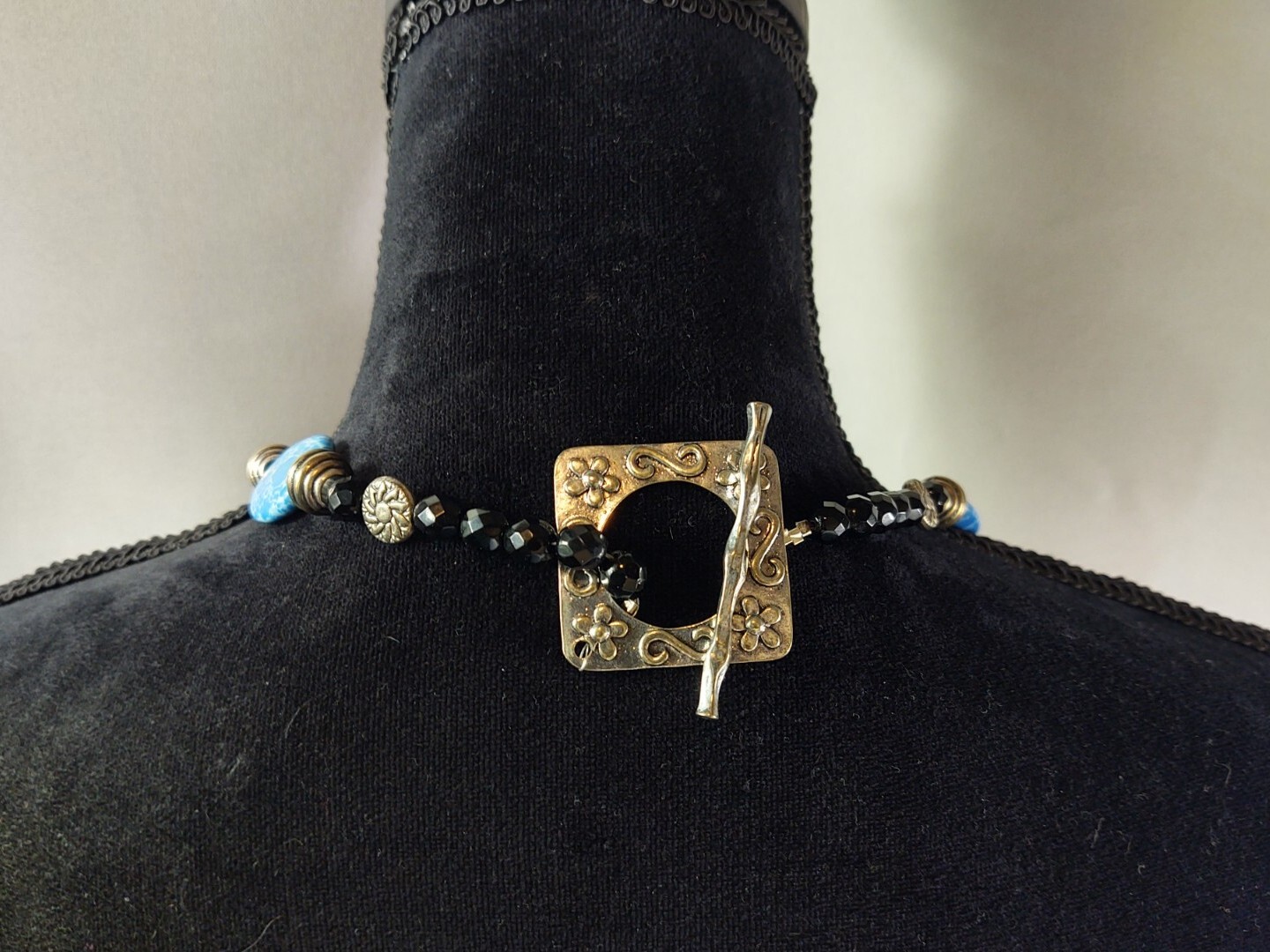 Vtg Beaded Necklace Toggle Closure Blue Black Silver Tone Beads Costume Jewelry