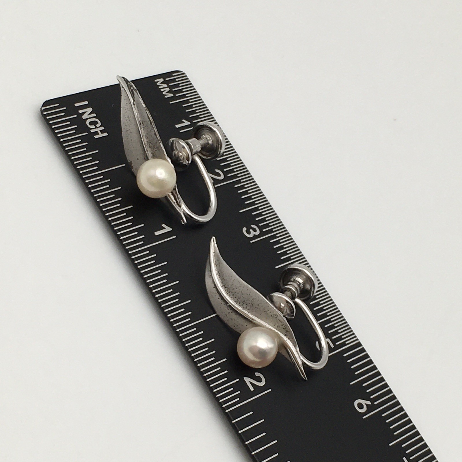 Vintage Sterling Silver Leaf Pearl Screw Back Earrings Marked Sterling 3g #90