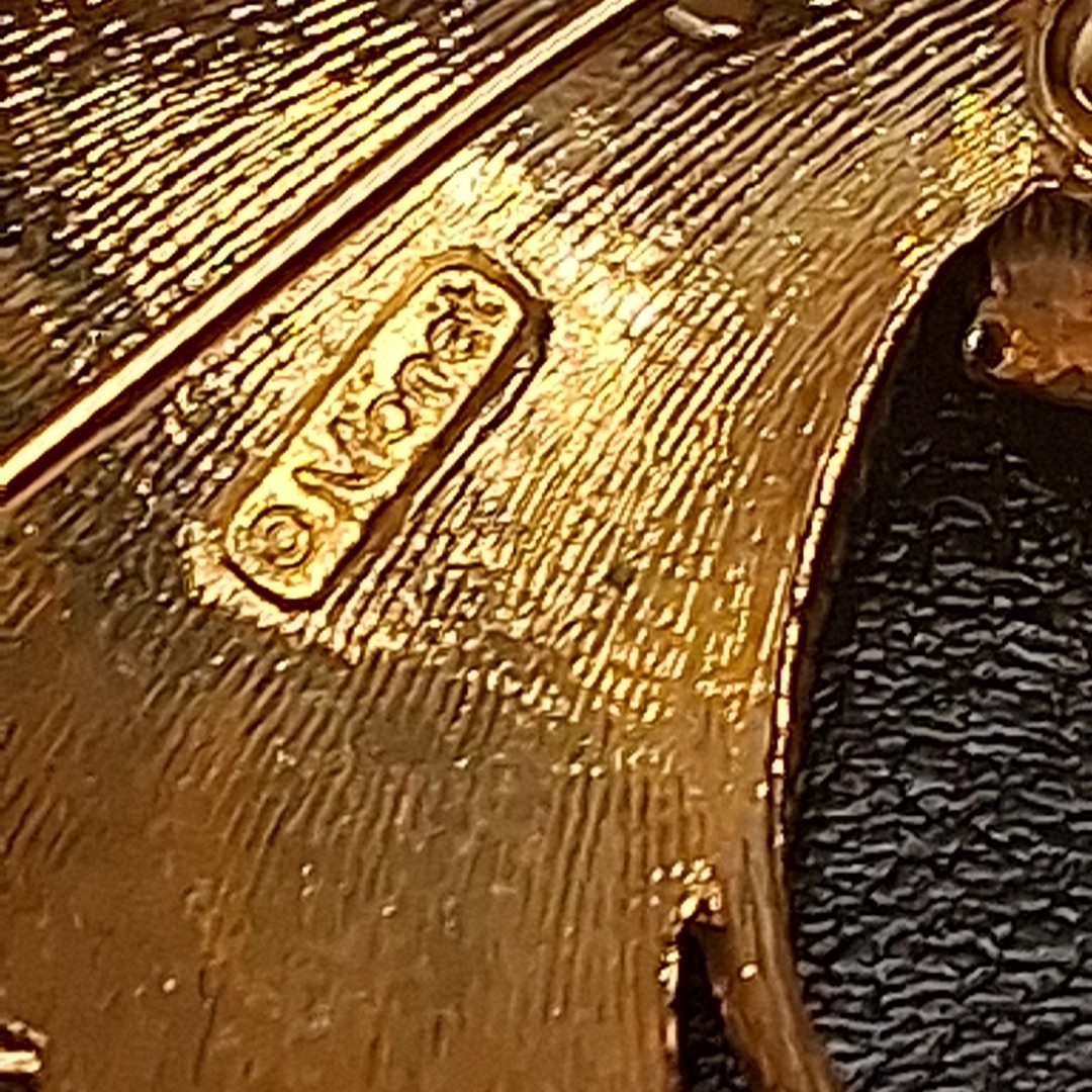 Vintage Jewelry Signed MONET Bow Pin Brooch Gold Tone. 16.346