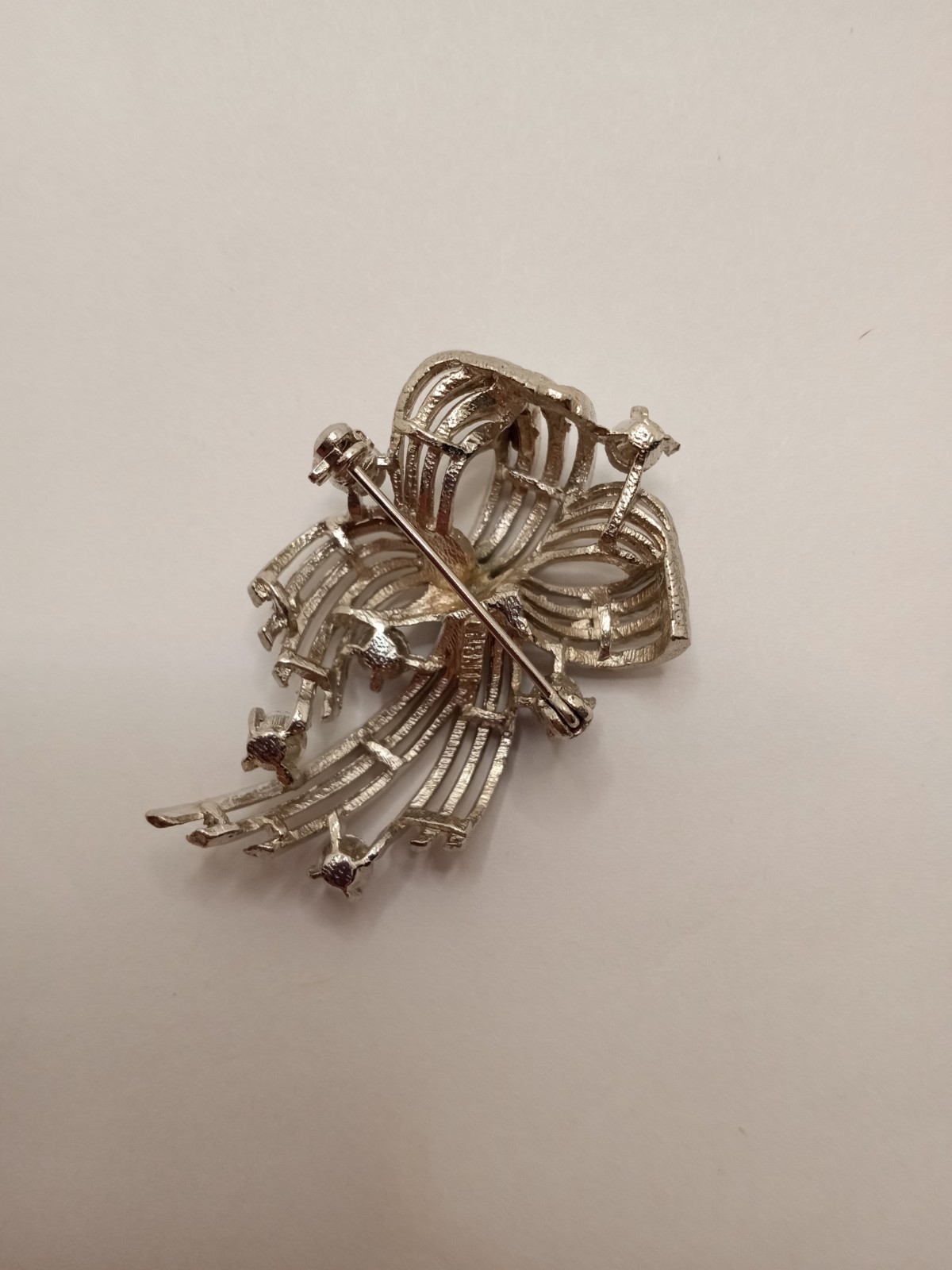 Vintage Signed Lisner Silver Tone Rhinestone Swirl Ribbon Brooch Pin