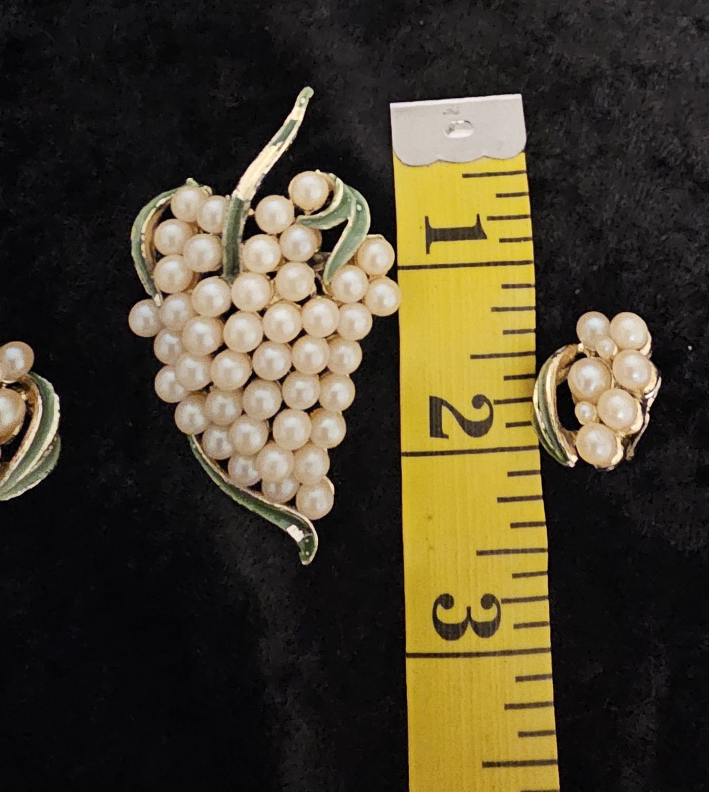 Jewelry set Goldtone brooch & Clip-on earrings Grape clusters Faux Pearls Enamel