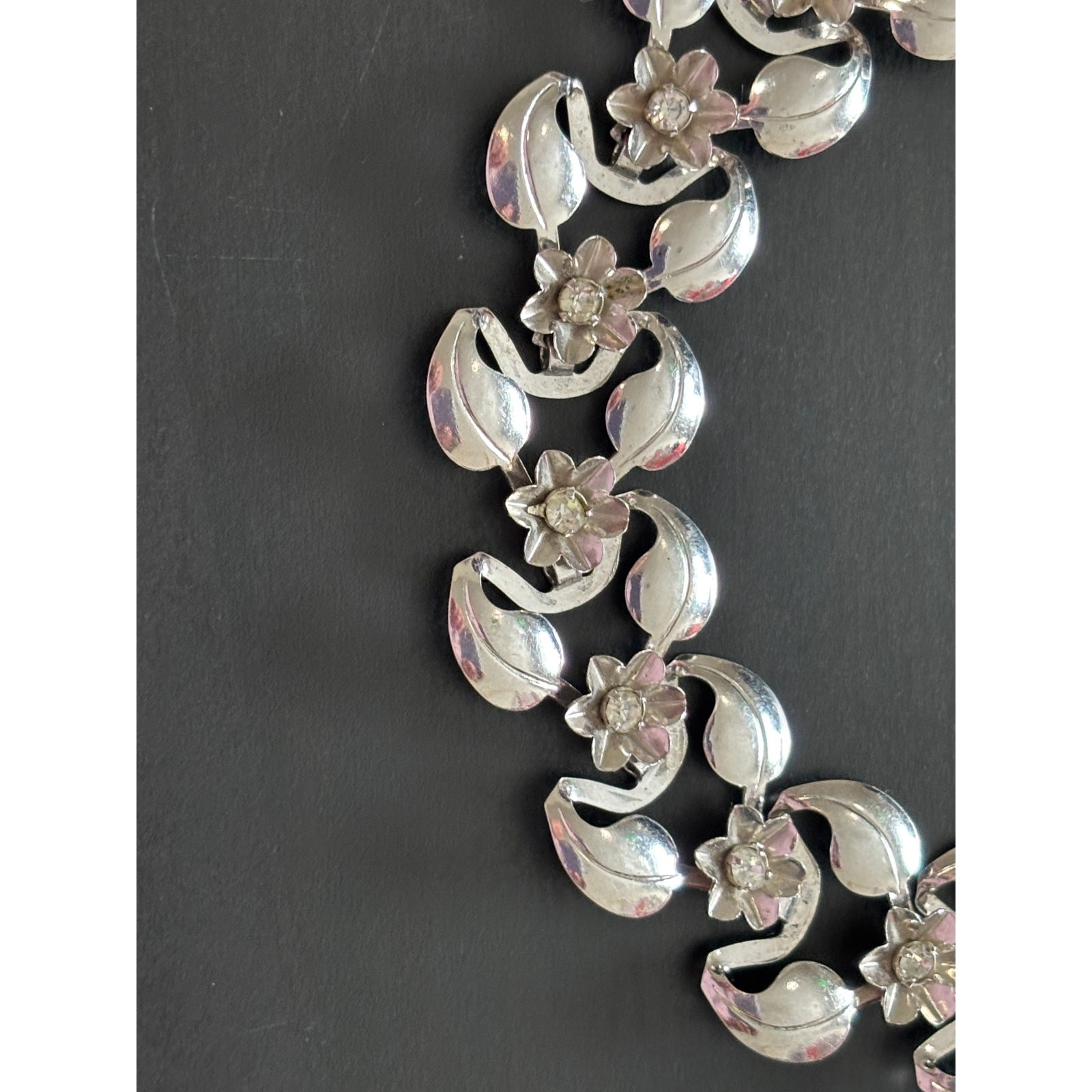 Vintage Lightweight Silvertone Cut-Out Leaves w Daisy Flowers & Clear Rhinestone