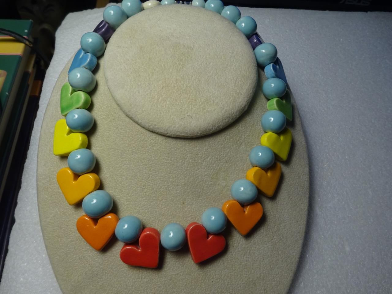 ANTIQUE 1970s PARROT PEARLS COLORFUL NECKLACE “Ceramic Beads & Hearts” STUNNING