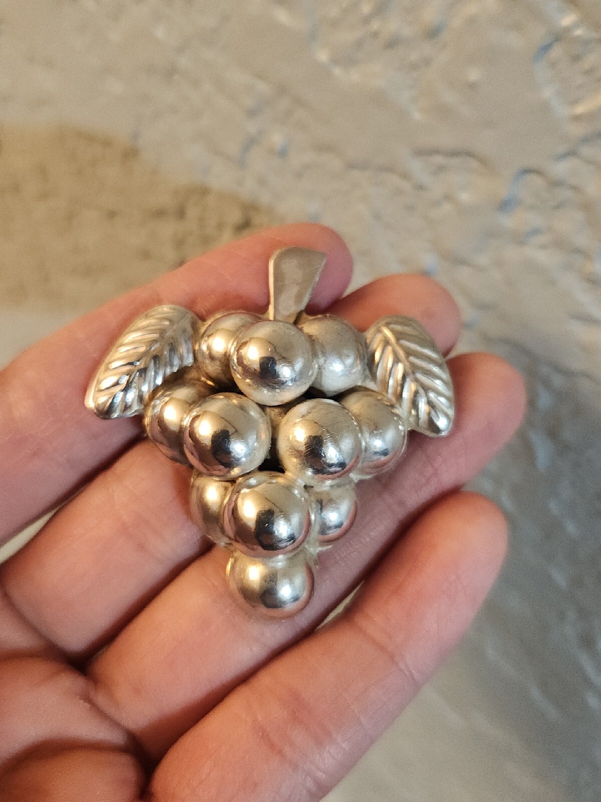 VTG Mexico Pin/Brooch ~ Sterling Silver 925 ~ Large 3D Bunch Of Grapes