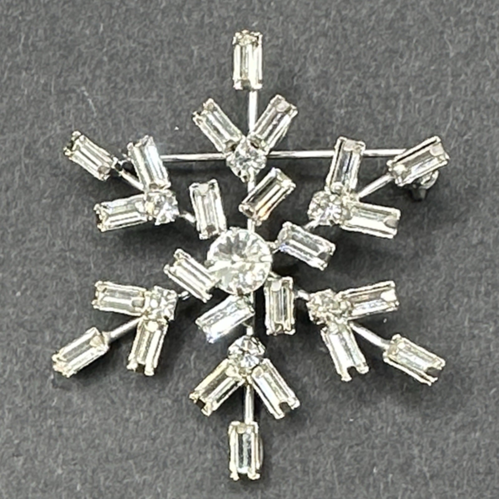 Vintage Rhinestone Snowflake Brooch Pendant J44G