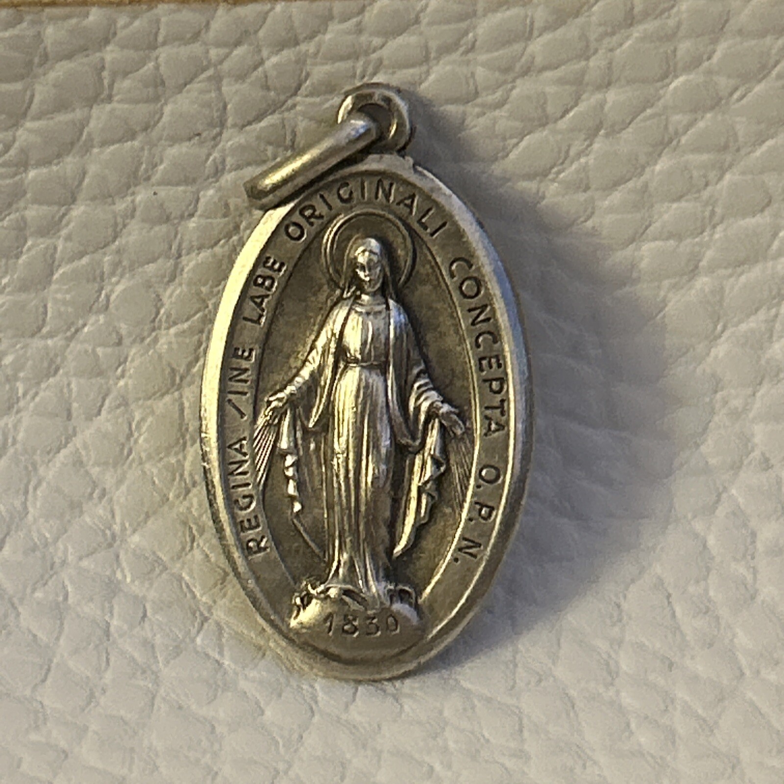 900 European Silver True Vtg Italy St. Regina Religious Oval Pendant TESTED 1”