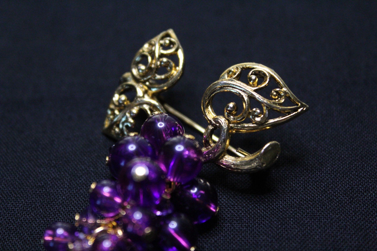 Vintage Avon Grape Cluster Brooch Pin Purple Beads Gold Tone Filigree Leaves