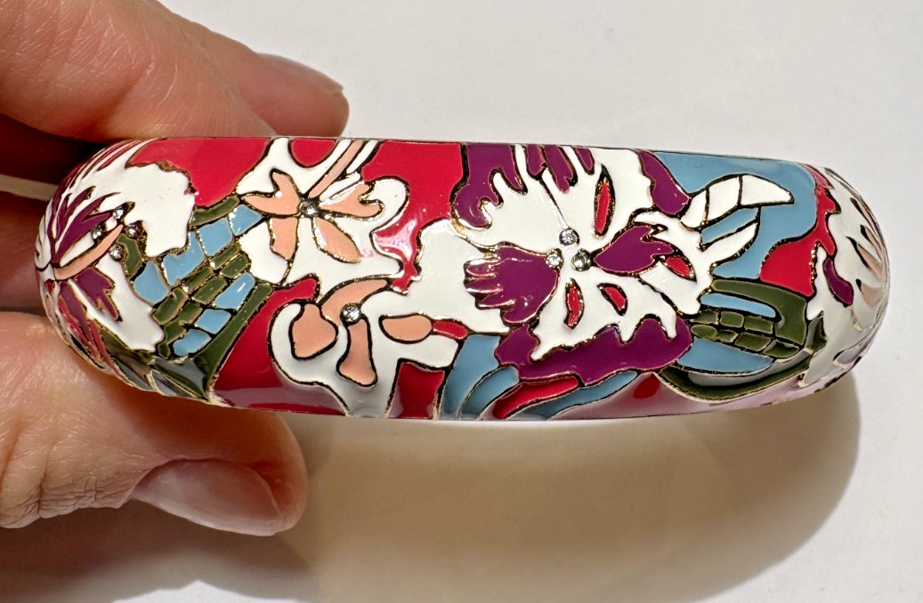 TB Tommy Bahama Pink White Blue Enamel Floral Rhinestones Gold t Bangle Bracelet