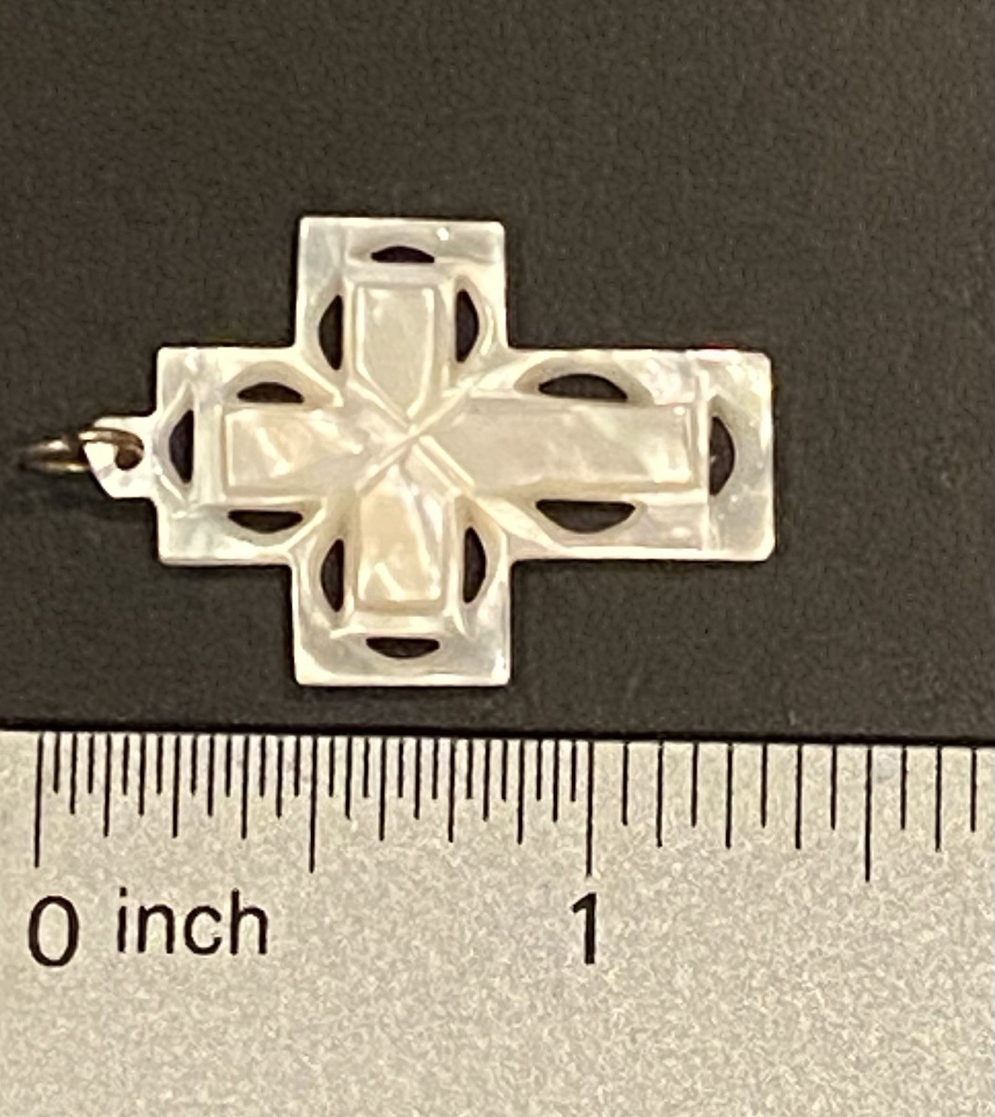 Beautiful Vintage Carved Mother of Pearl Cross Pendant 1.52gr