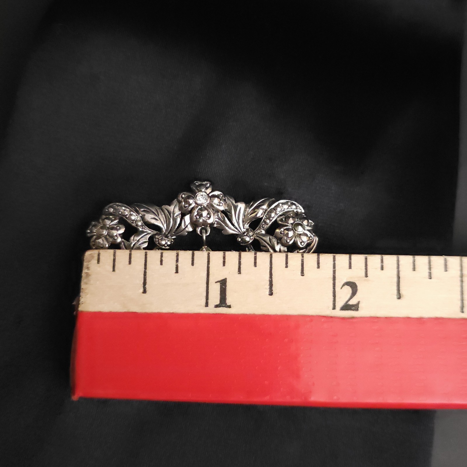 Vintage 1990s Teardrop Pearl Brooch Floral Heart Wreath Marcasite Victorian Goth