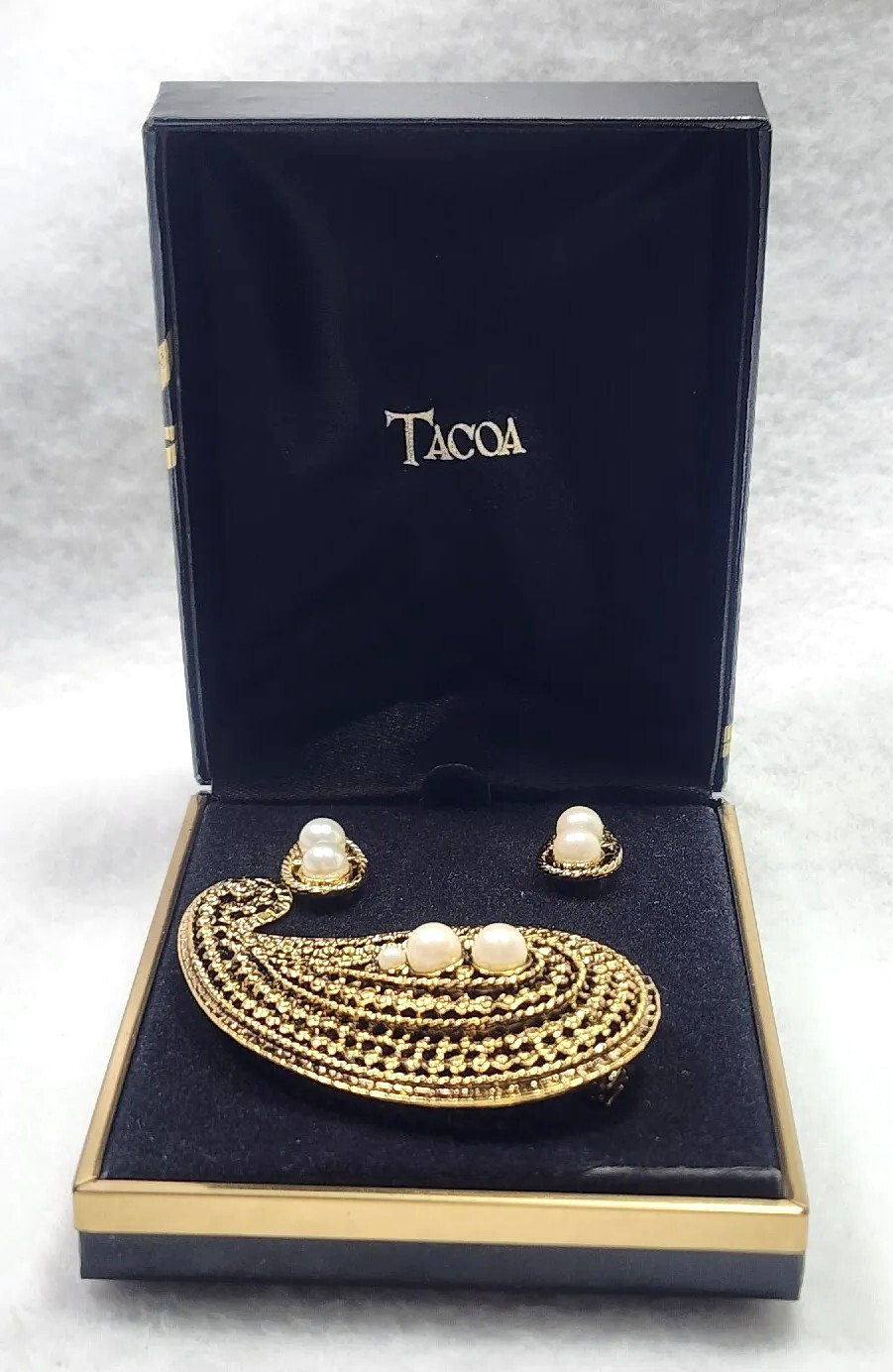 VTG Tacoa Gold Tone Paisley Faux Pearls Brooch & Pierced Earrings Set w/Box