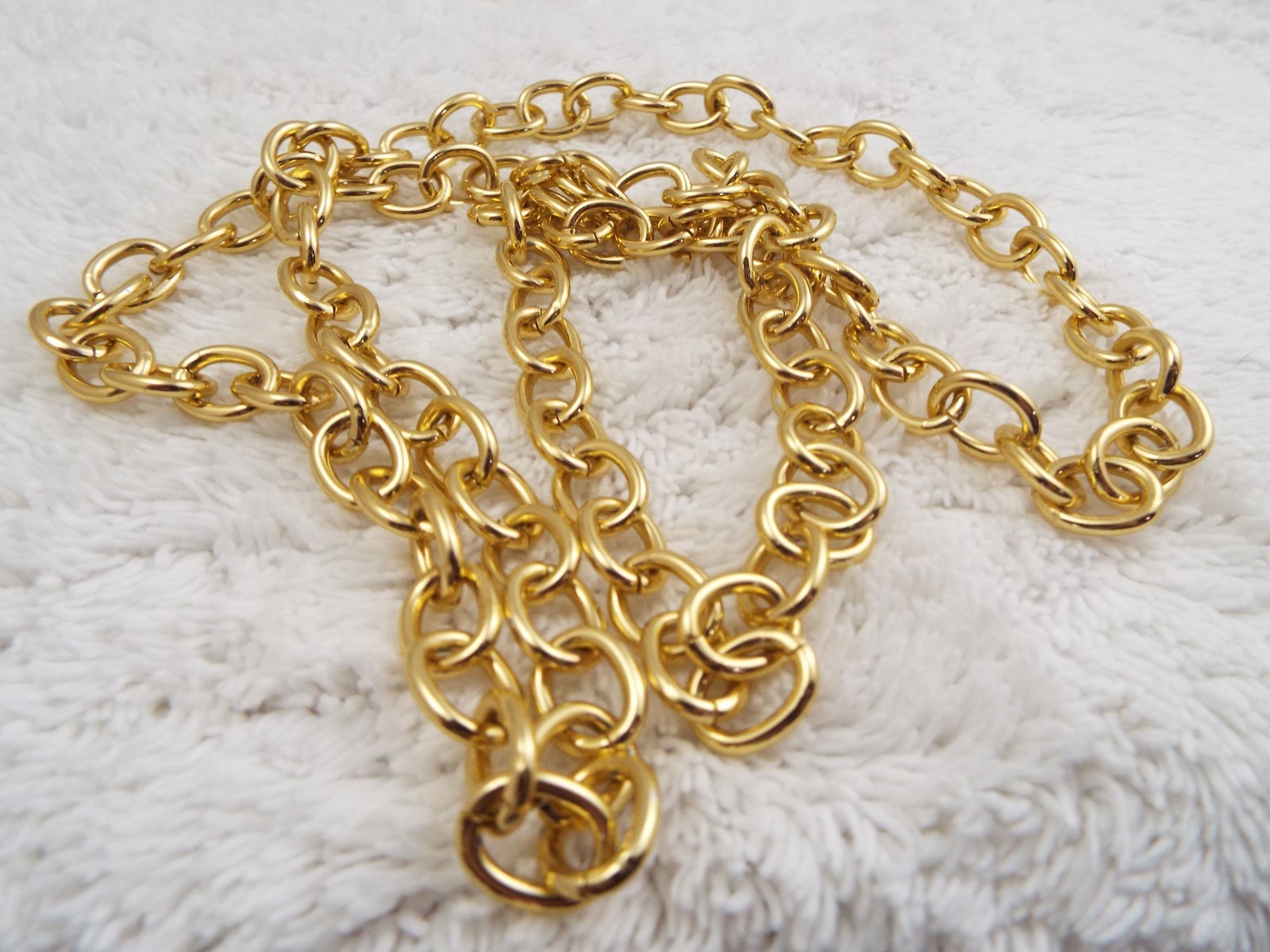 Shiny Goldtone Continuous Aluminum Chain Necklace (B2)