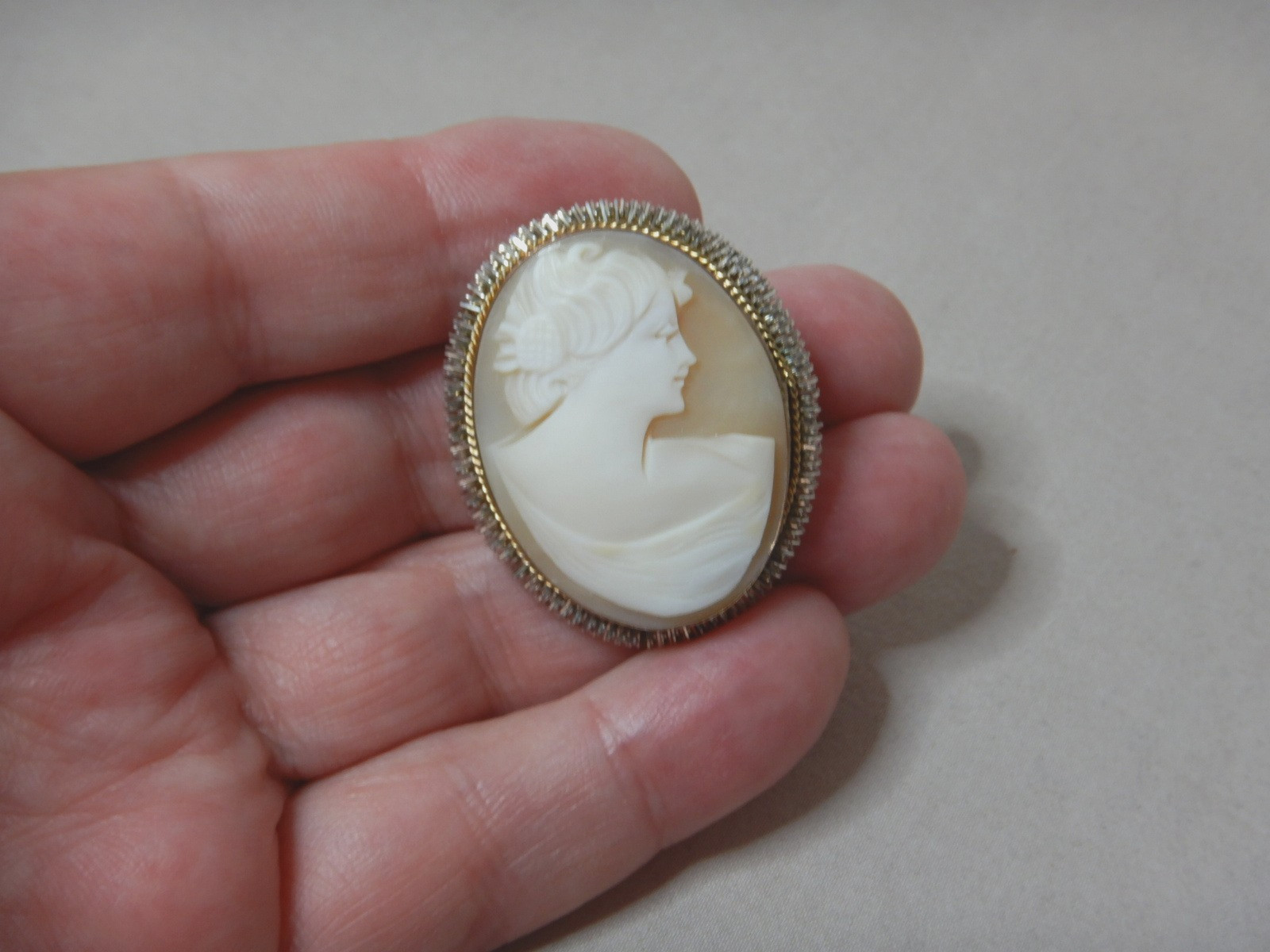 ANTIQUE TWO COLOUR GILDED GOLD CAMEO SET PENDANT BROOCH 39.3mm x 32.8mm 3982