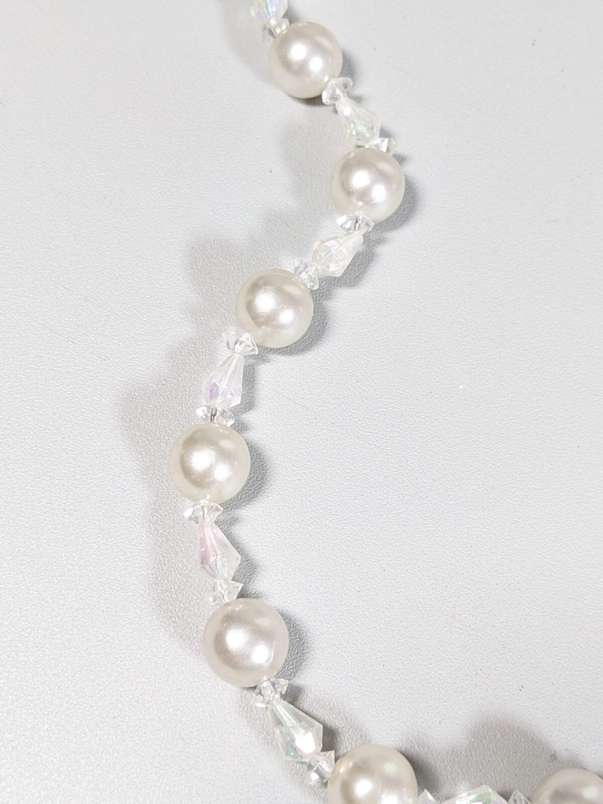 Vintage White Acrylic Faux Pearl Teardrop Beaded Necklace Silver Tone 22 inches