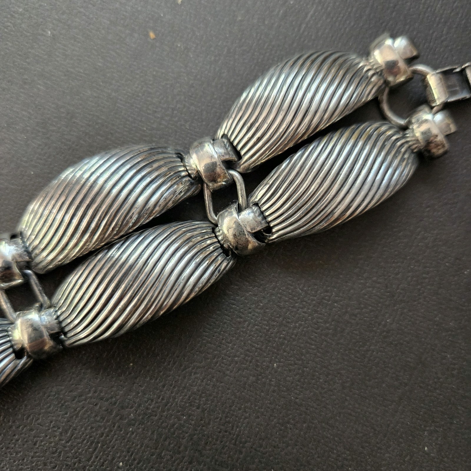 Napier Vintage Bracelet Textured Swirled Ribs Dbl Folded Panels Silverplated 7.5