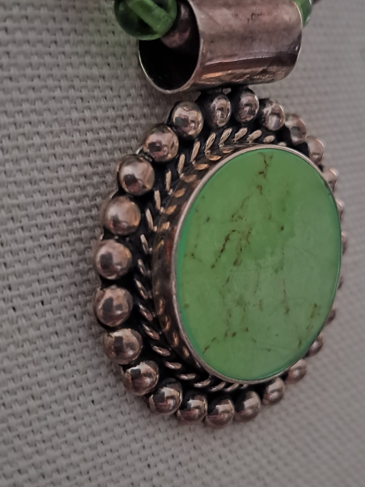 Vintage Mexico 925 Sterling Necklace Green Stone Pendant Glass Beads 16″ Toggle