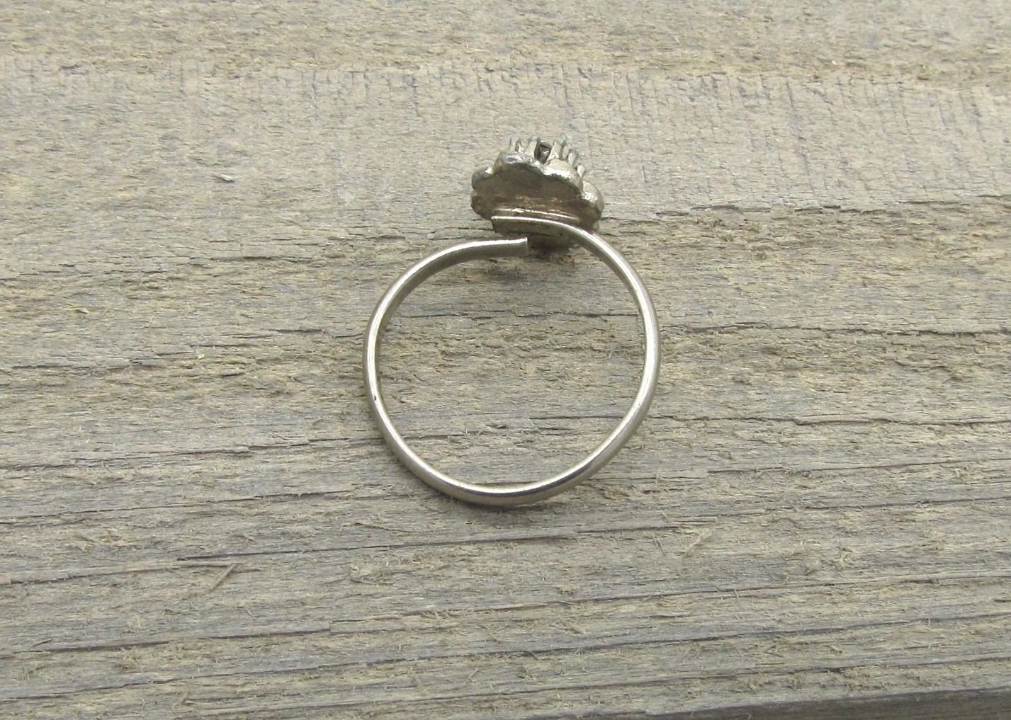 Vintage Adjustable Ring Signed Vogue Silver Tone Faceted Stone Ornate Setting