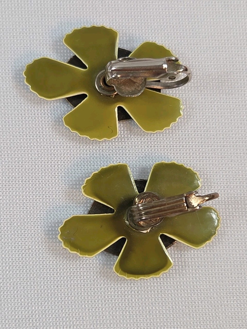 Vintage Green Metal Flower Brooch Pin & Clip On Earrings 70’s