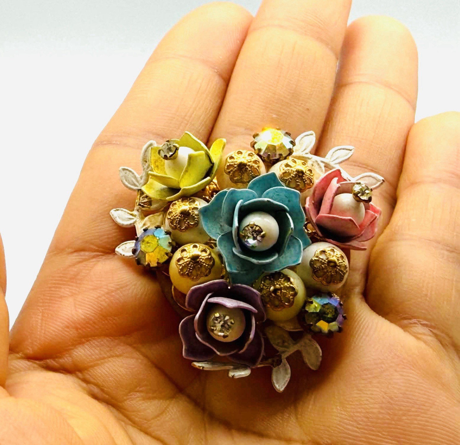 Vtg Unmarked Weiss? Full Floral Bouquet Enamel AB Rhinestone Brooch Pin
