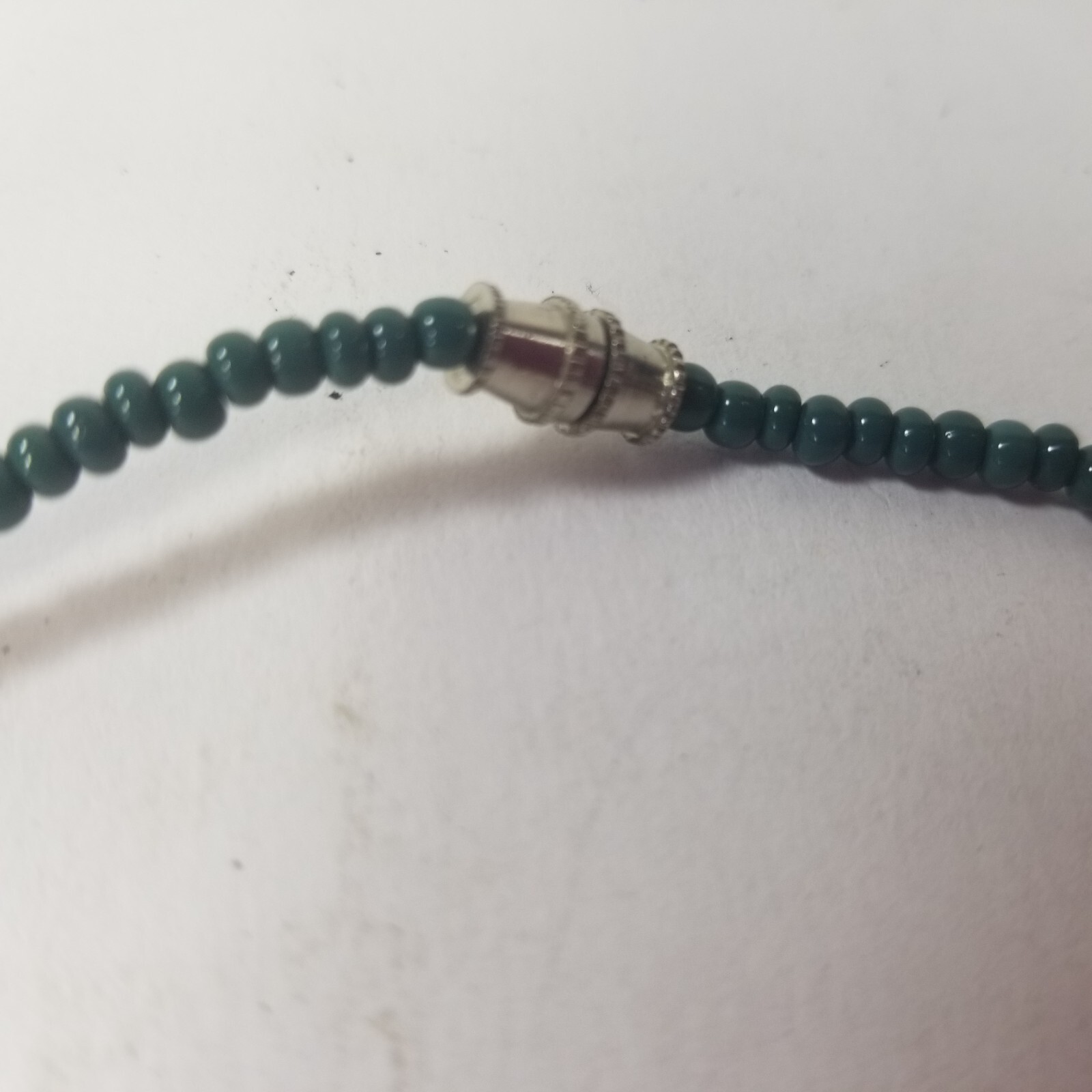 Vtg Natural Stone Beaded Necklace arrow shaped green