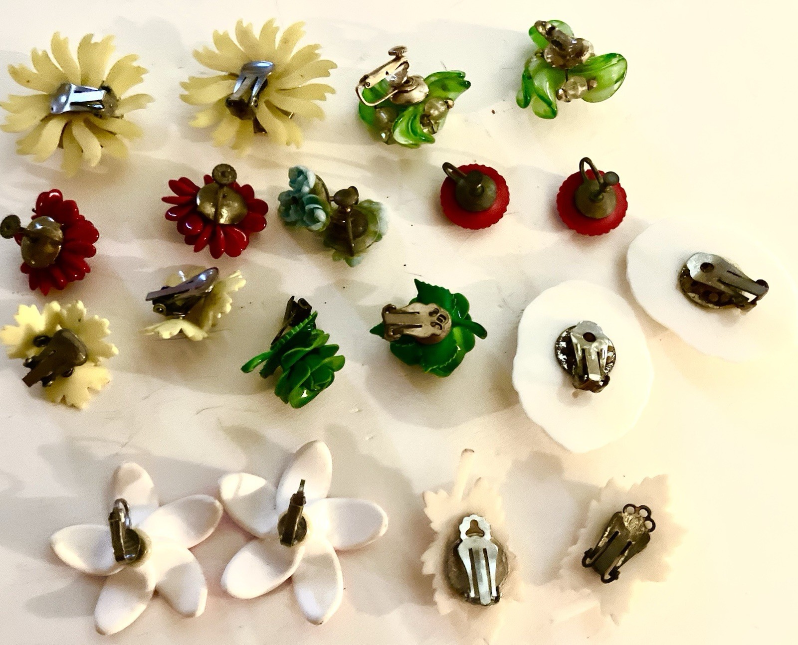 Huge Collection/Lot Vint-Retro Plastic Jewelry/Earrings/Pins/Single-Extra Pieces
