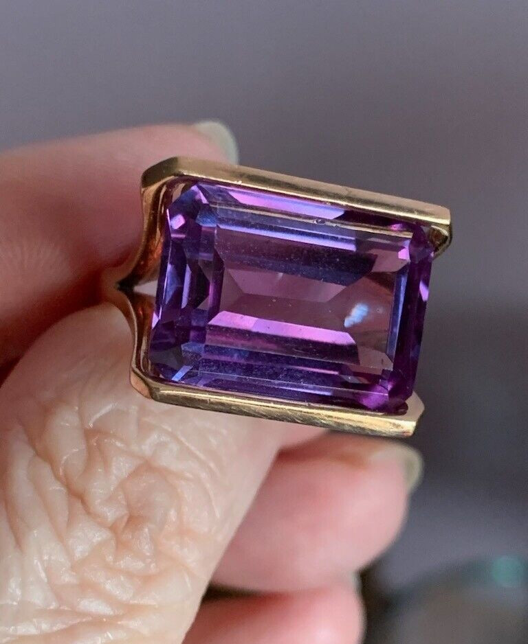 VINTAGE 14K GOLD HUGE EAST WEST TENSION SET PURPLE COLOR CHANGE SAPPHIRE RING