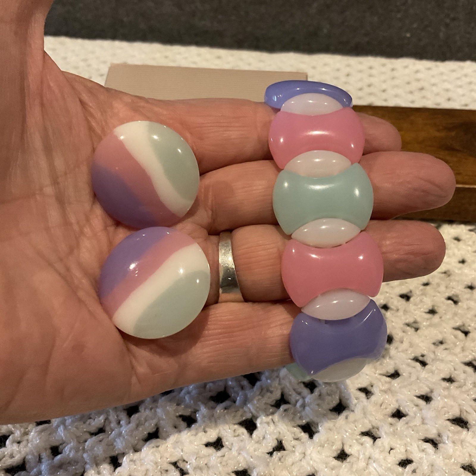 Avon ‘Pastel Parfait’ Bracelet & Earrings Set VTG Original Box New Props