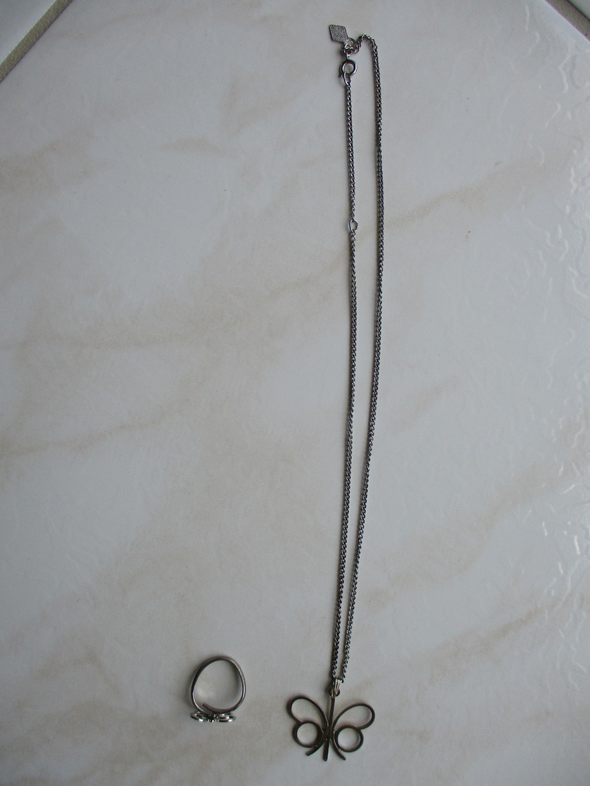 VINTAGE SARAH COVENTRY BUTTERFLY PENDANT NECKLACE SILVERTONE 18″ & RING