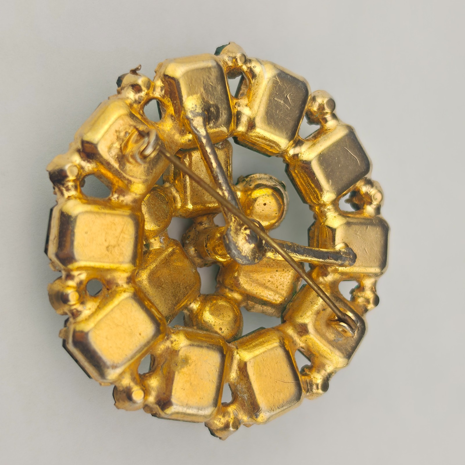 Vintage Emerald Green Rhinestone Crystal Gold Plated Flower Brooch Pin 2″