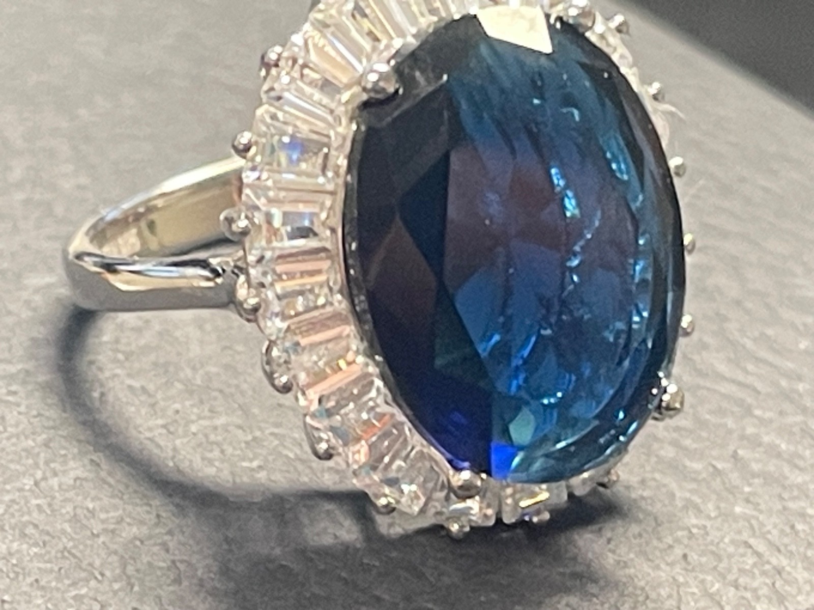 Signed FZN sterling silver 925 .” .5” Oval blue sapphire crystal Ring 7 vintage
