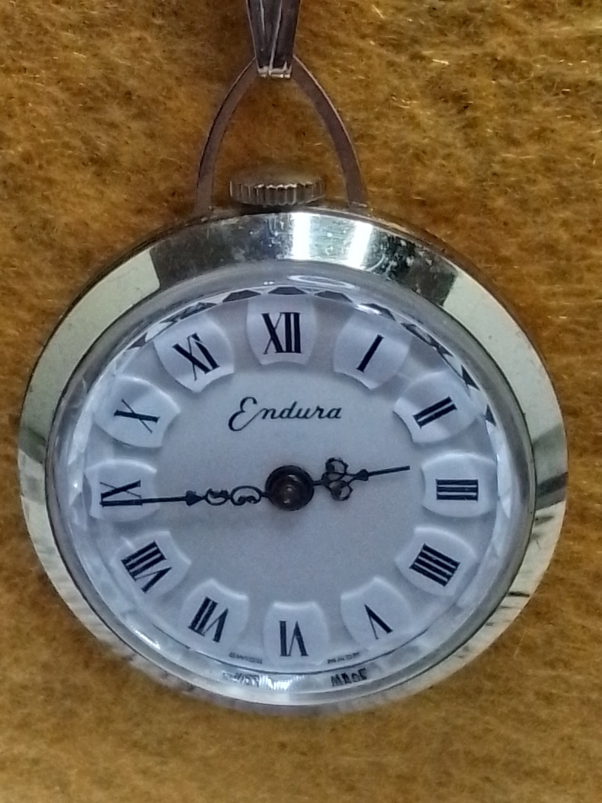 Estate Vtg ENDURA round watch pendant oval chain necklace gold tone manual wind