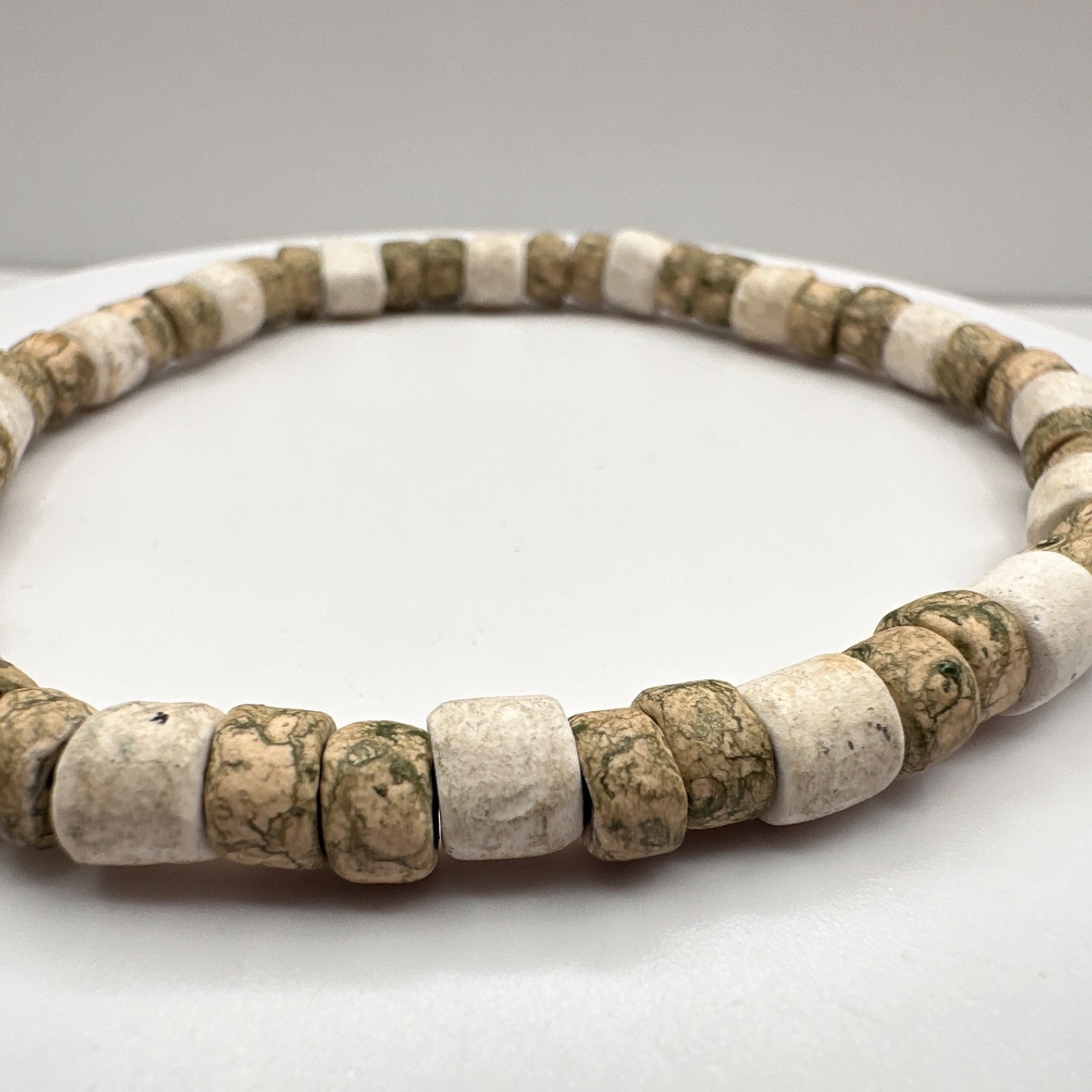 Vintage 90s Boho Beaded Bracelet Green & White Earthy Stone Unisex Jewelry