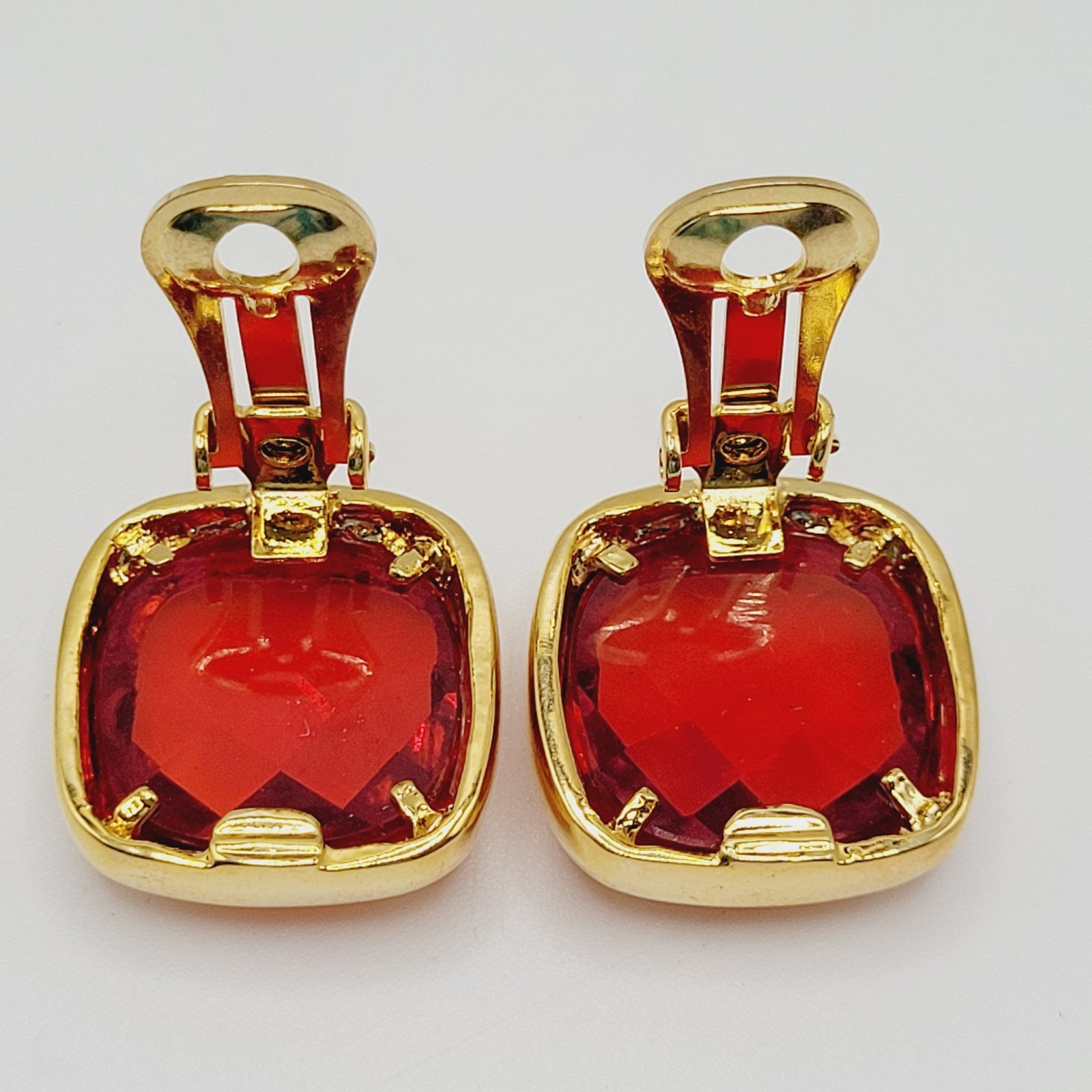 Red Glass Faceted Cushion Cut Bezel Gold Tone Wire Necklace Clip On Earrings Set
