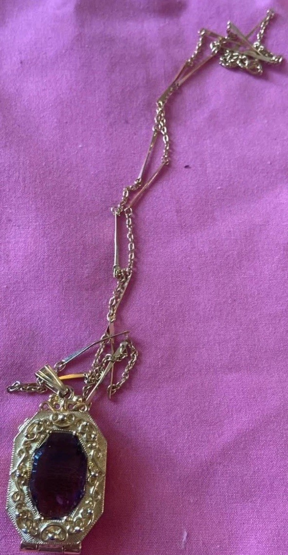 Goldette gold tone necklace & Locket signed. Necklace 23.5 in locket 1 7/8 in