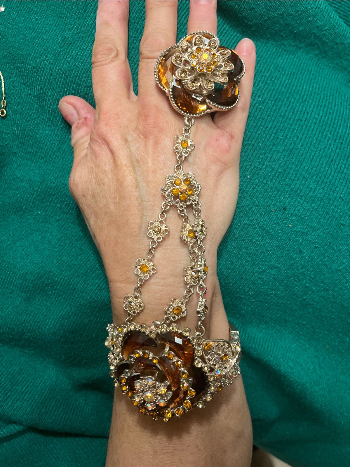 Vintage Floral Bracelet Ring Hand Chain Jewelry